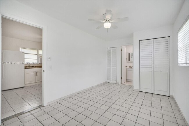 Building Photo - 877 W 33rd St