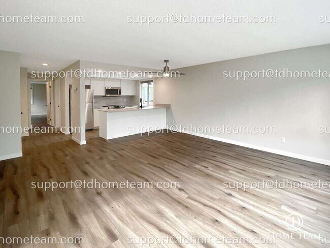 Building Photo - 9201 NE Juanita Dr