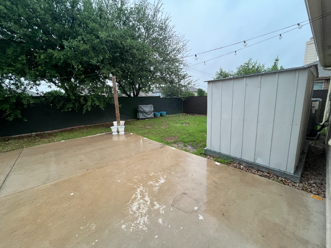 Building Photo - 6304 Spring Ranch Dr