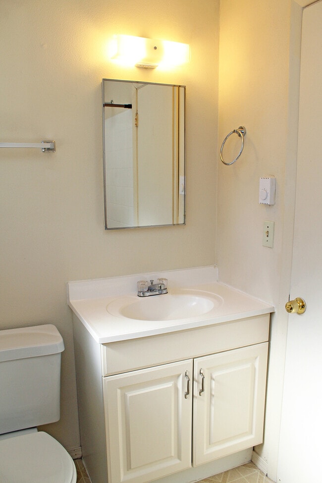 Building Photo - 4110-4116 N Willis Blvd