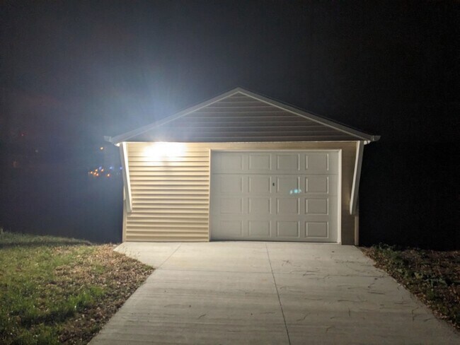 Building Photo - 1261 E Chesterfield St