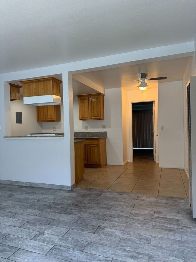 Building Photo - 1 BEDROOM 1 BATHROOM ONTARIO APARTMENT