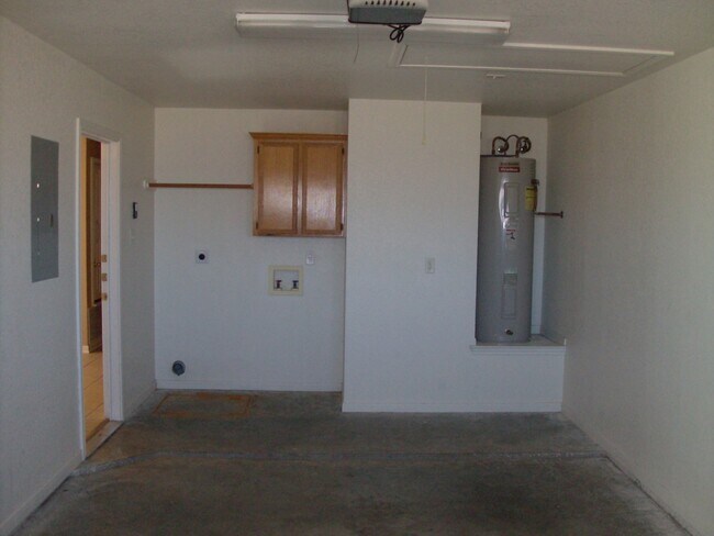 Building Photo - Charming Duplex with Great Features & Loca...