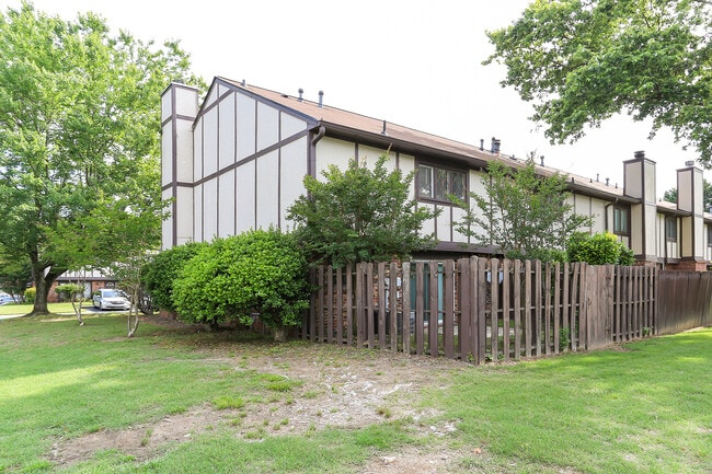 Building Photo - 1830 Ashborough Ct