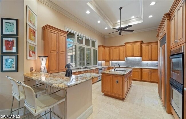 Building Photo - 550 21st Ave S