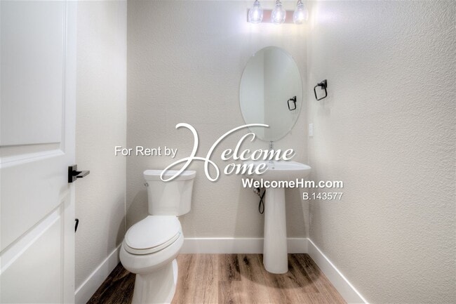 Building Photo - 262 Commodore Dr