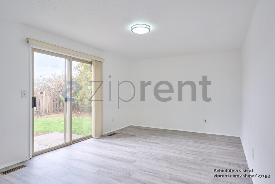 Building Photo - 4547 NW Tumalo Ct