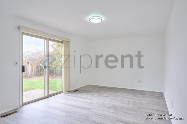 Building Photo - Unit