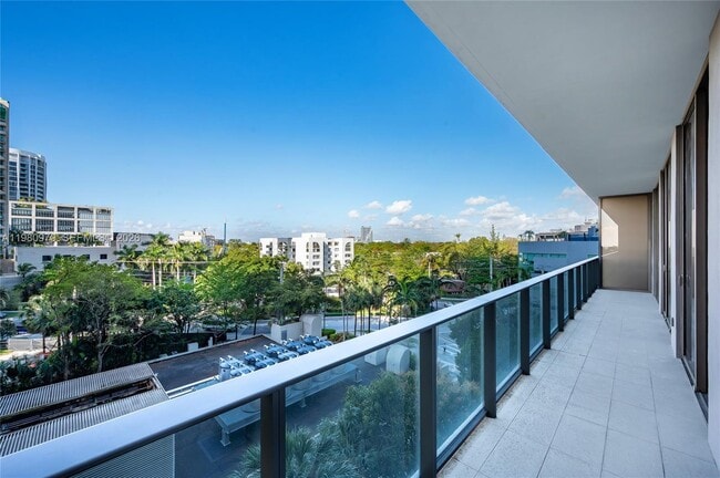 Building Photo - 2678 Tigertail Ave