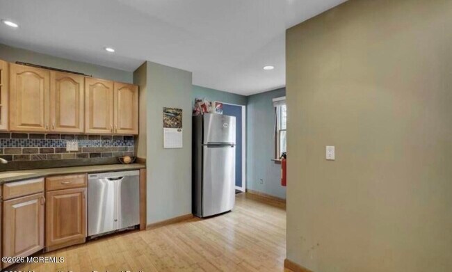 Building Photo - 313 Norwood Ave