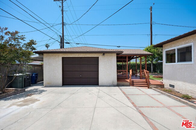 Building Photo - 2011 Evergreen St