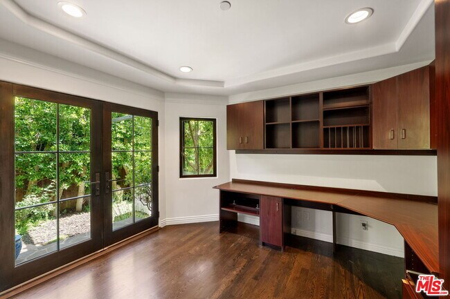 Building Photo - 516 Lincoln Blvd