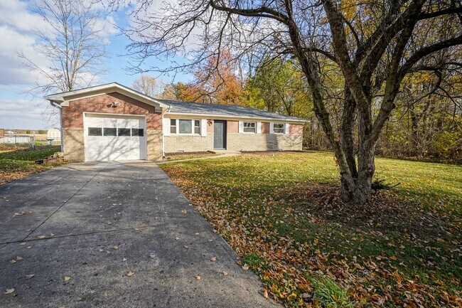 Building Photo - Recently Remodeled 4-Bedroom Home with Modern Upgrades & Spacious Yard in McCordsville