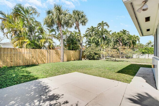 Building Photo - 9372 Abbott Ave