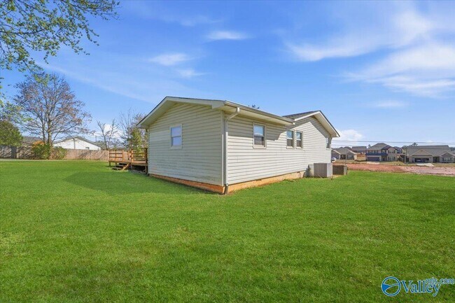 Building Photo - 372 Clutts Rd