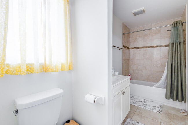 Building Photo - 4245 Landar Dr