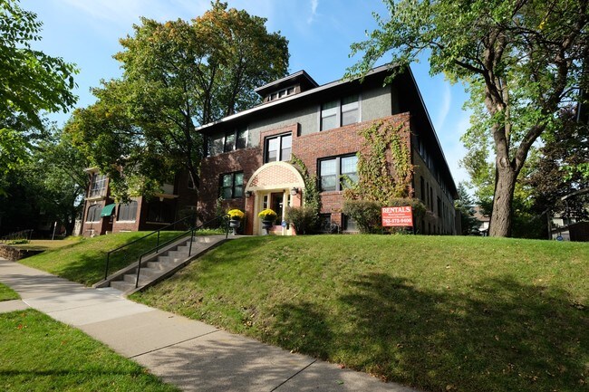 Building Photo - Goodrich Ave Villas