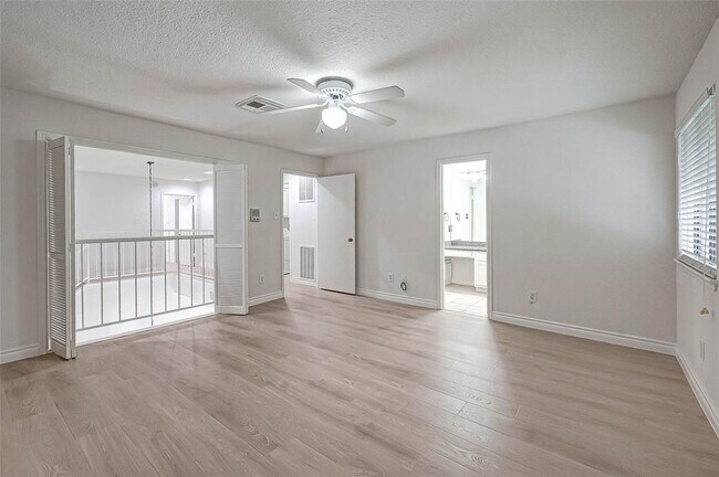 Building Photo - 1112 Bering Dr
