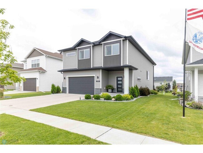 Building Photo - 1058 Ashley Dr W