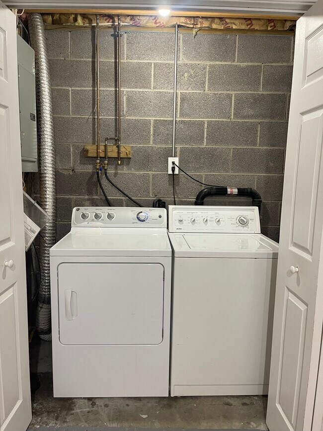 Building Photo - 23 Briarwood Way