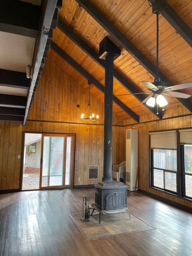 Building Photo - Magalia- 3 bedroom 2 bathroom, 2 story, detached garage, extra lot available