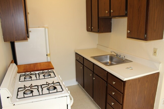 Building Photo - Cambridge Court