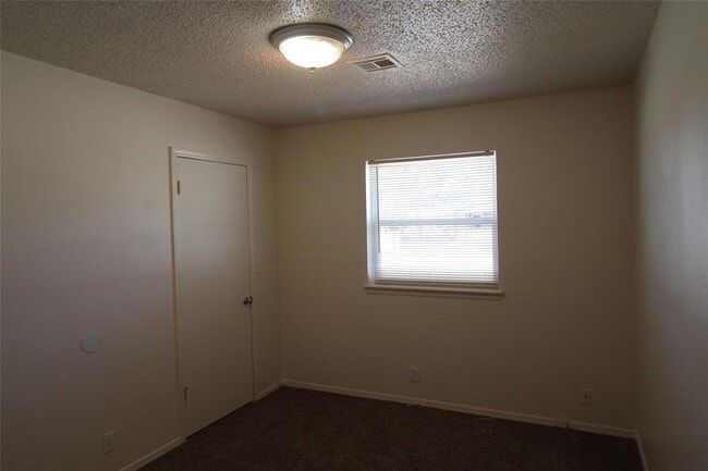 Building Photo - 112 NE 12th St