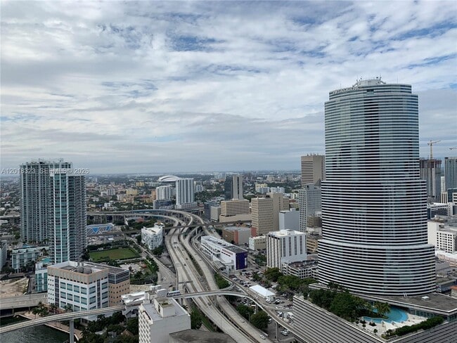 Building Photo - 200 Biscayne Blvd Way