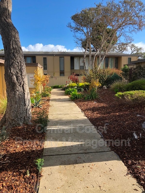 Building Photo - 451 Dela Vina Ave