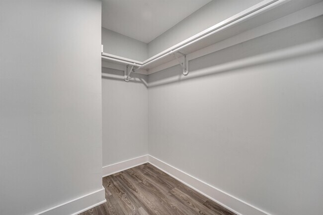 Building Photo - 660 Grand St