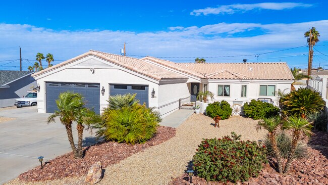 Building Photo - 3785 Cholla Dr
