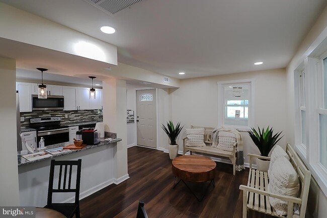 Building Photo - 427 Highland Ave