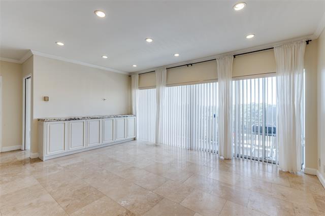 Building Photo - 6211 W Northwest Hwy