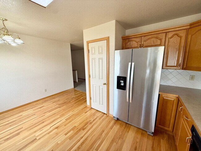 Building Photo - Ranch Style Home Located on Dead-End Street, Easy Access to I-25