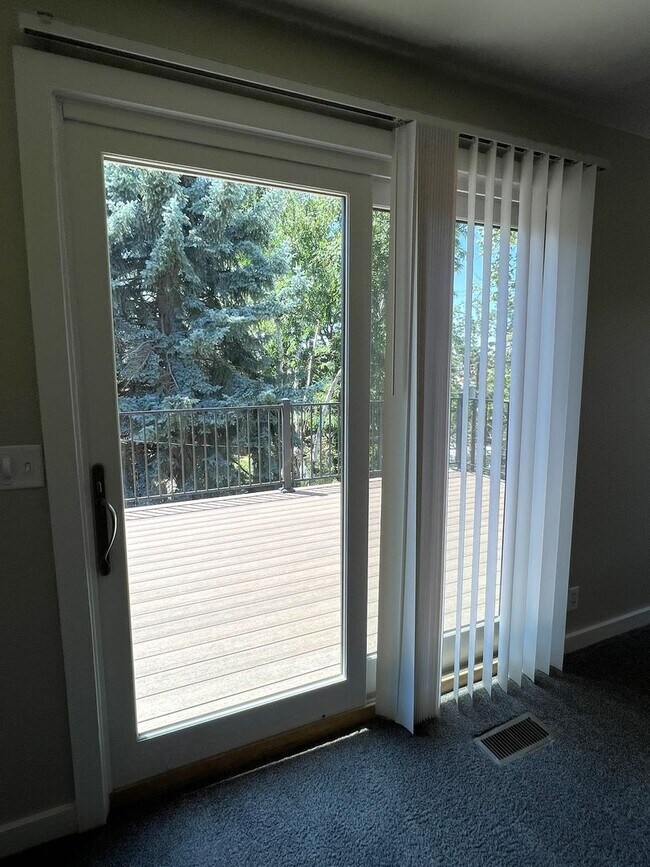 Building Photo - Fantastic 4 bed 3 bath home in the Highlan...