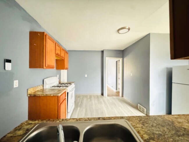 Building Photo - Comfort Meets Convenience: Beautiful 5-Bedroom Single-Family Home Family-Friendly