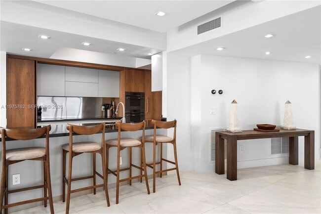 Building Photo - 450 Alton Rd