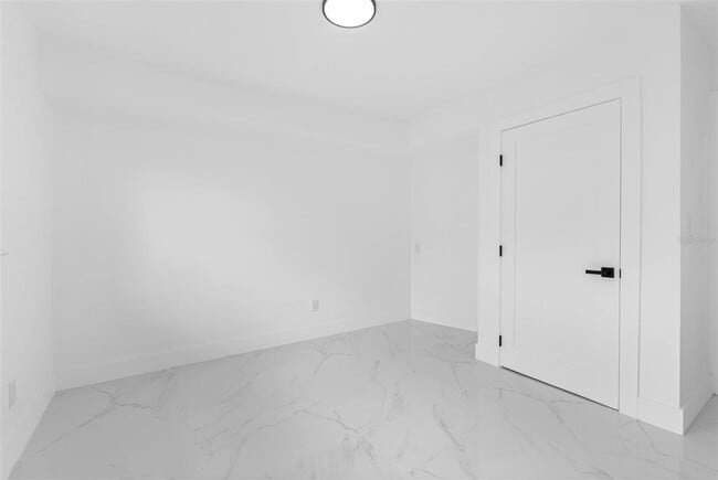 Building Photo - 520 115th Ave