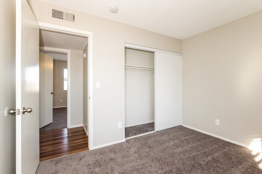 Building Photo - 7102 W Palo Verde Ave