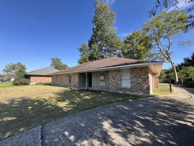 Building Photo - Newly renovated Single-Family Home in Shen...