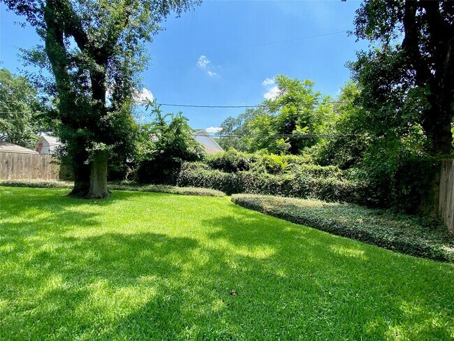 Building Photo - 1810 Mill Creek Dr