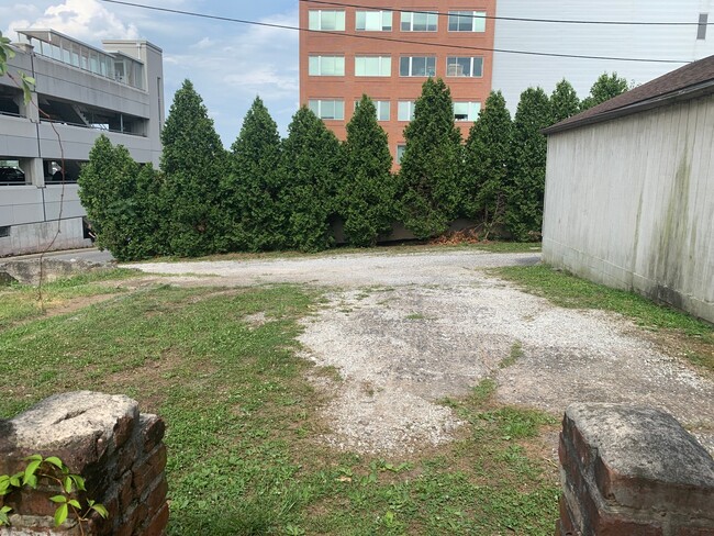 Building Photo - Future Rental! 3 Bedroom House, Parking, Y...