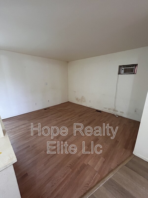 Building Photo - 334 Fairway S