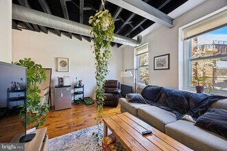 Building Photo - 115 Green Ln