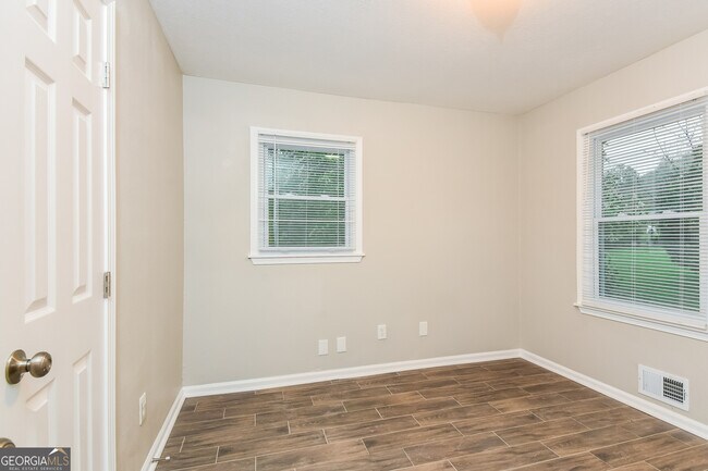 Building Photo - 8807 Crown Ct
