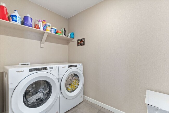Building Photo - 2186 Prairie Smoke Dr