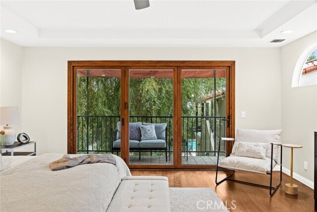 Building Photo - 1647 N Santa Anita Ave