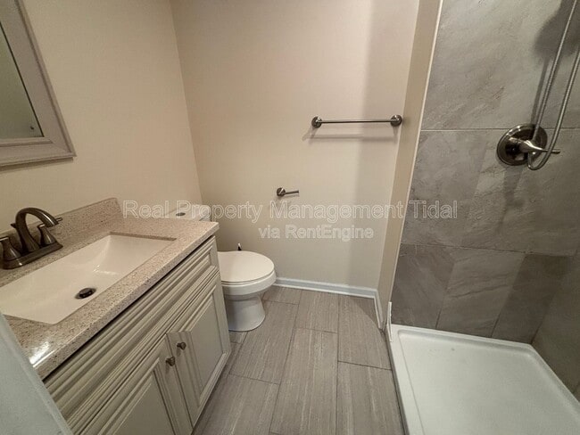 Building Photo - 459 Charter Oak Dr