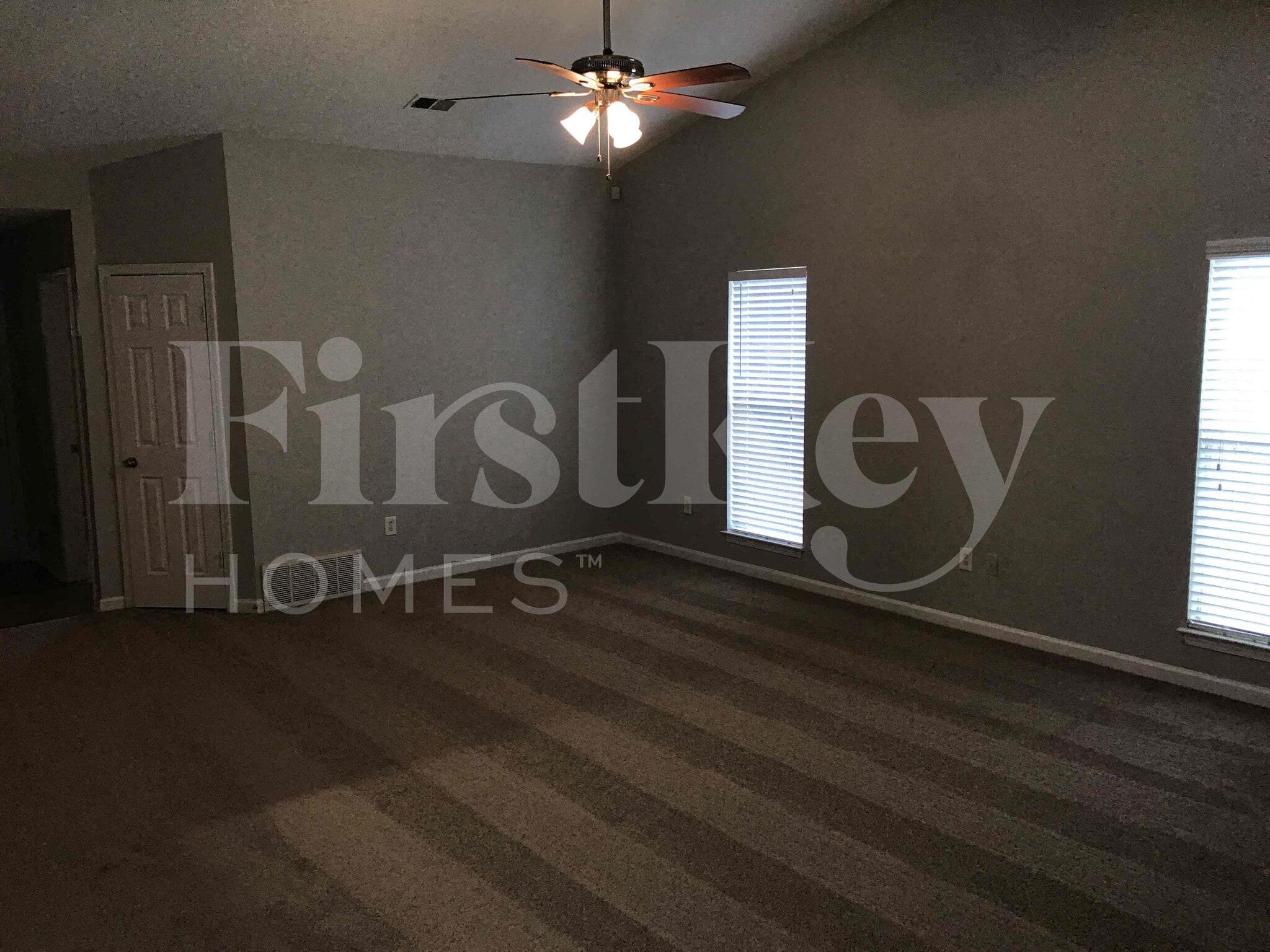 Building Photo - 7800 Parkview Cir E
