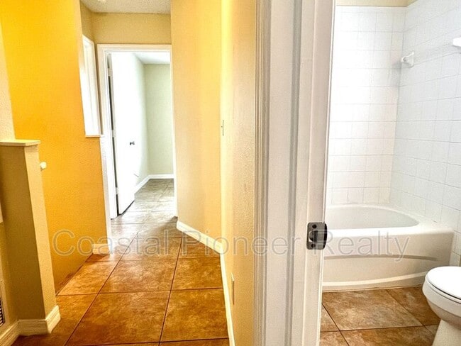 Building Photo - 12968 Fennway Ridge Dr